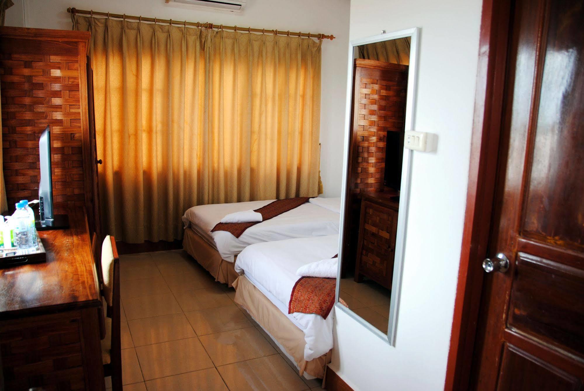 Nalinthone Guesthouse Ban Nongdouang Exterior foto